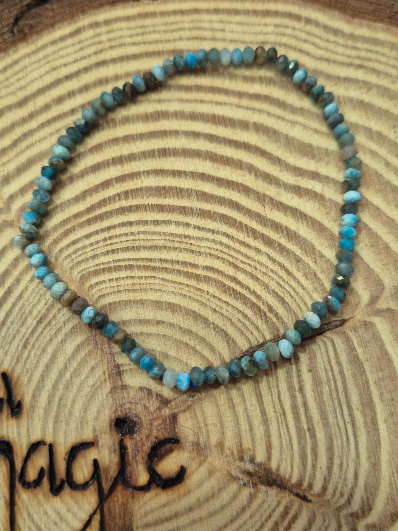 Pulsera apatita azul facetada 2 mm JoyeriamineralespulserasTienda esotérica Málaga - La Tienda de Tata Magic: tienda Esotérica en Málaga