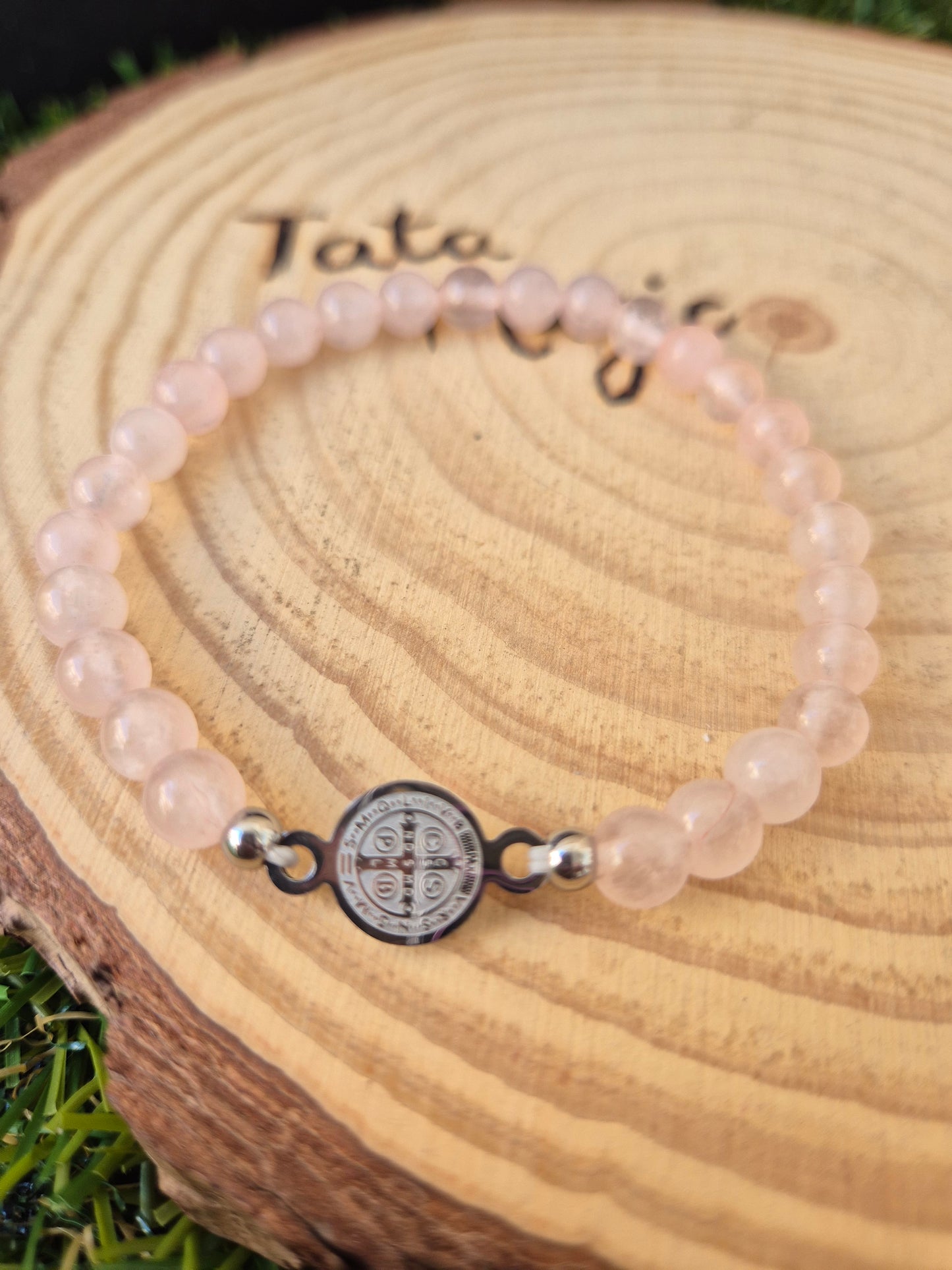 Pulsera San Benito con Cuarzo Rosa Consagrado - Protección y Amor Divino en Acero Inoxidable
