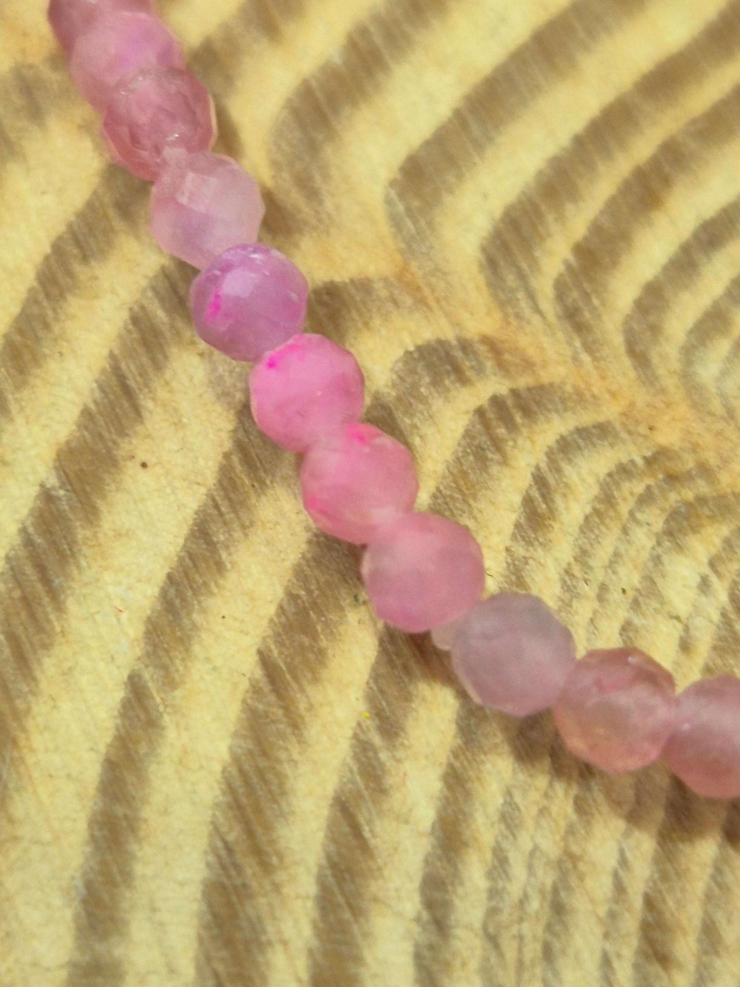 Pulsera turmalina rosa facetada 3mm JoyeriamineralespulserasTienda esotérica Málaga - La Tienda de Tata Magic: tienda Esotérica en Málaga