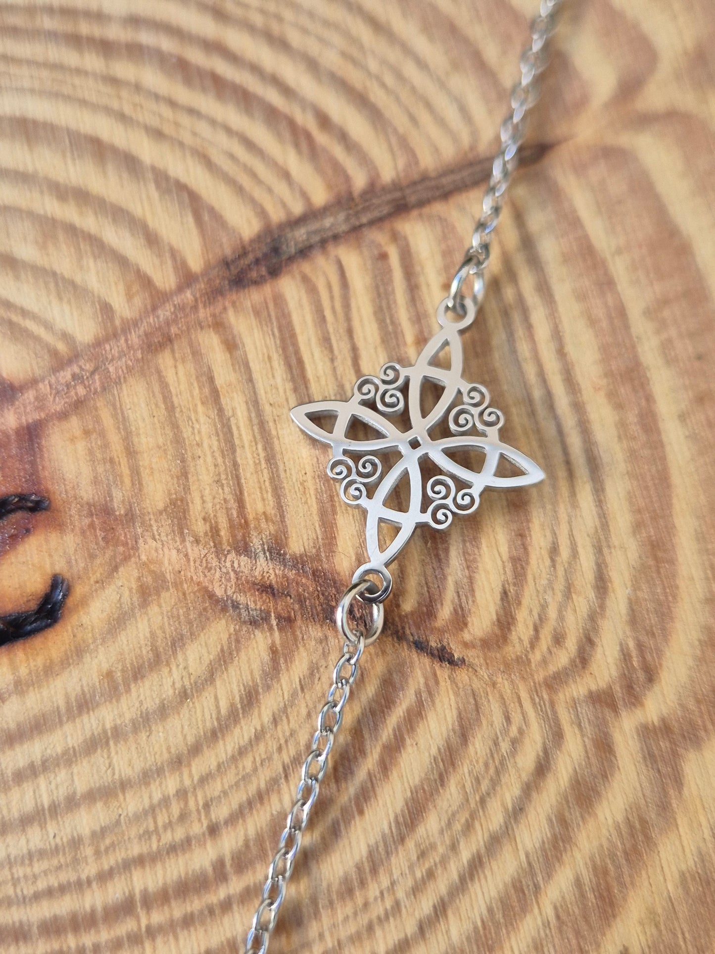 Pulsera Nudo de Bruja Acero Plateada Consagrada - Protección