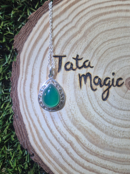 Colgante consagrado de aventurina verde lágrima en plata 925 con cadena- Abundancia, bienestar y nuevos comienzos