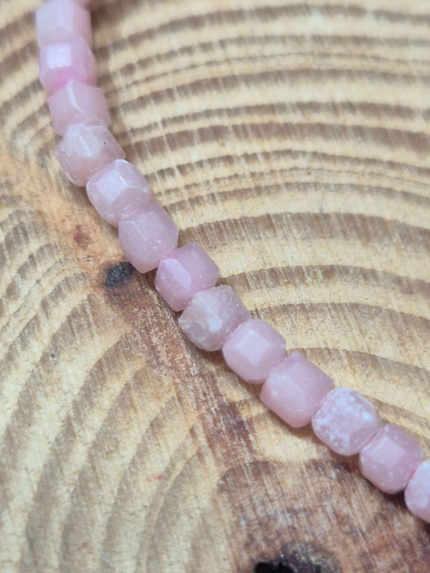 Pulsera opalo rosa facetada 3 mm JoyeriamineralespulserasTienda esotérica Málaga - La Tienda de Tata Magic: tienda Esotérica en Málaga