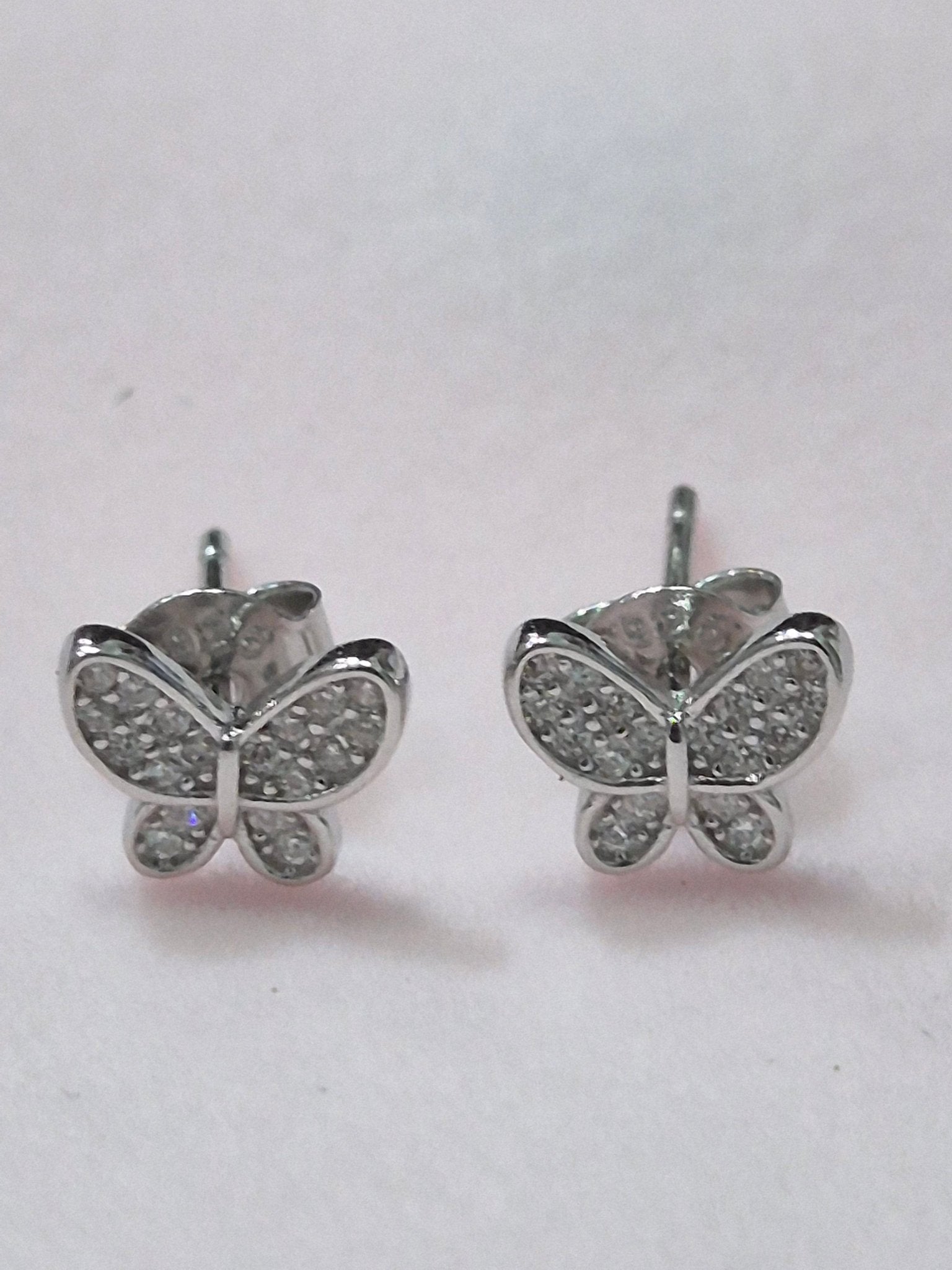 Pendientes Mariposa Circonitas — Elegancia y Libertad Pendientes de PlataTienda esotérica Málaga - La Tienda de Tata Magic: tienda Esotérica en Málaga