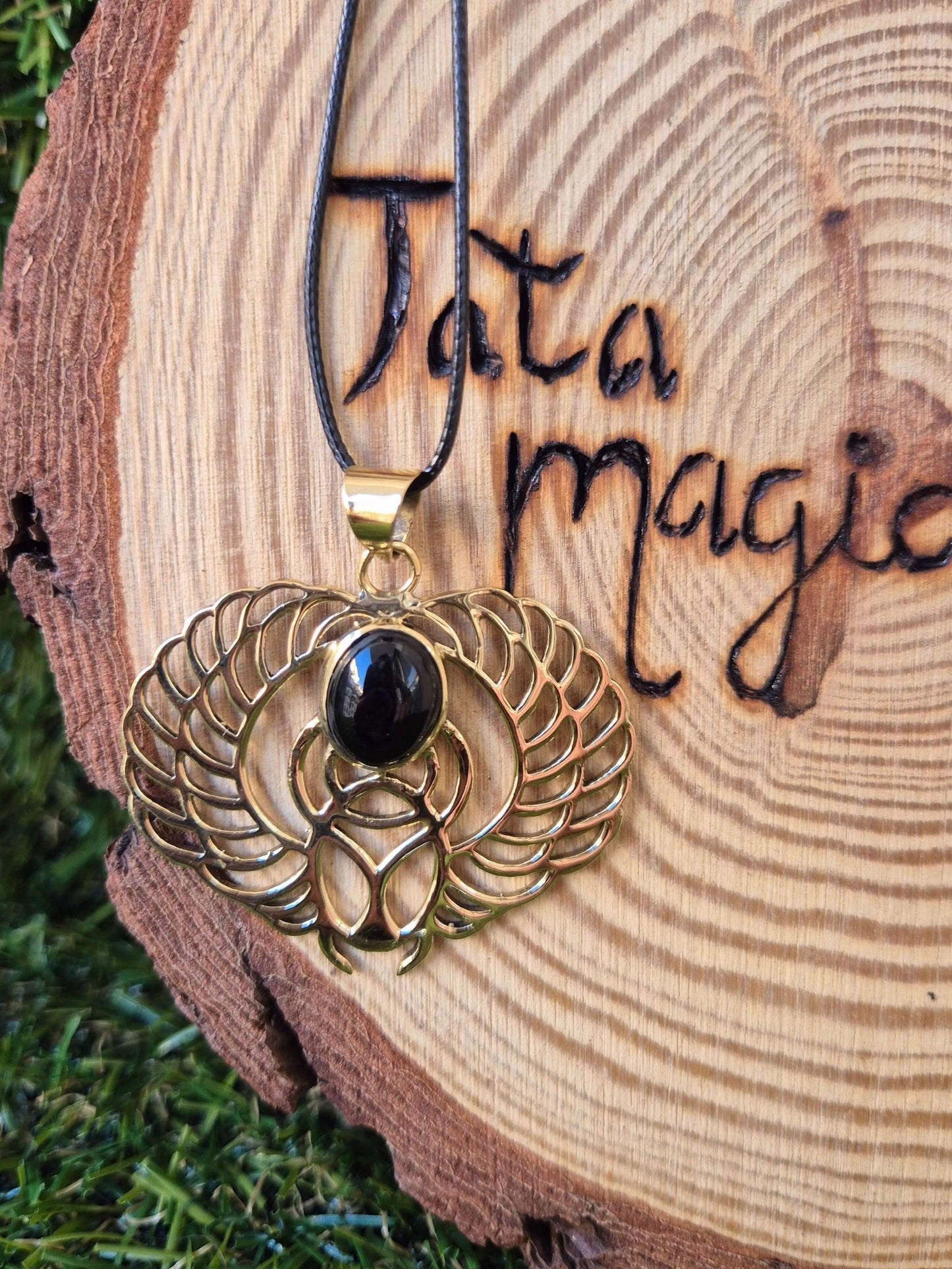 Colgante Escarabajo Alado de Bronze con Mineral JoyeriamineralescolgantesTienda esotérica Málaga - La Tienda de Tata Magic: tienda Esotérica en Málaga