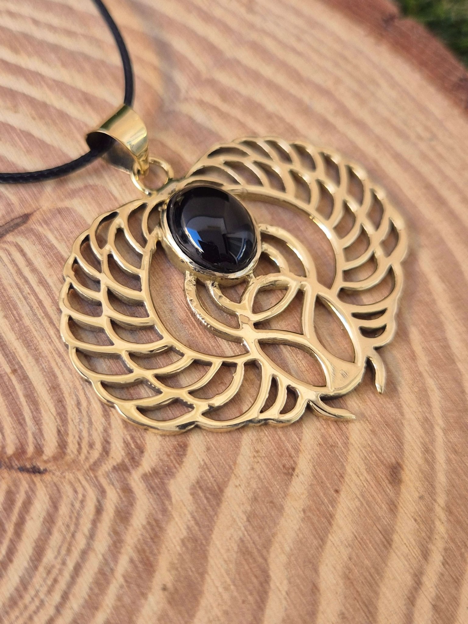 Colgante Escarabajo Alado de Bronze con Mineral JoyeriamineralescolgantesTienda esotérica Málaga - La Tienda de Tata Magic: tienda Esotérica en Málaga