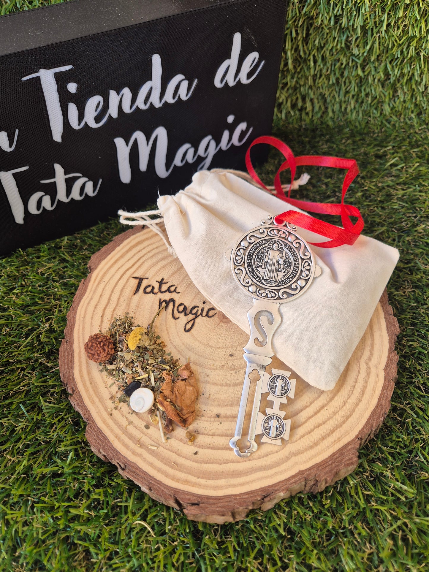 Llave Grande San Benito - Consagrada y Bendecida para Hogar o Vehiculo